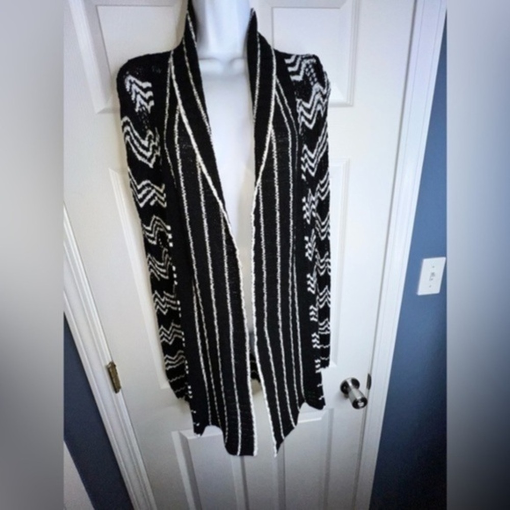Bcbg Maxazria Womens Small Black White Chevron Acrylic Knit Cardigan Sweater S